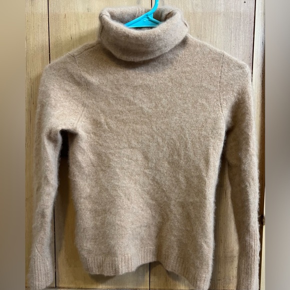 Cashmere Clouds Turtleneck Sweater 100% Cashmere - Picture 1 of 4
